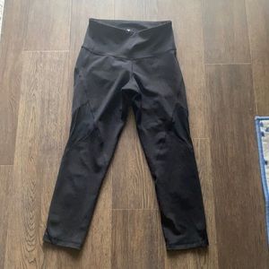OLD NAVY - black mesh capri leggings